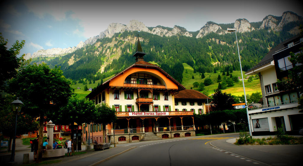 Hotel Kurhaus Fluehli ภายนอก รูปภาพ